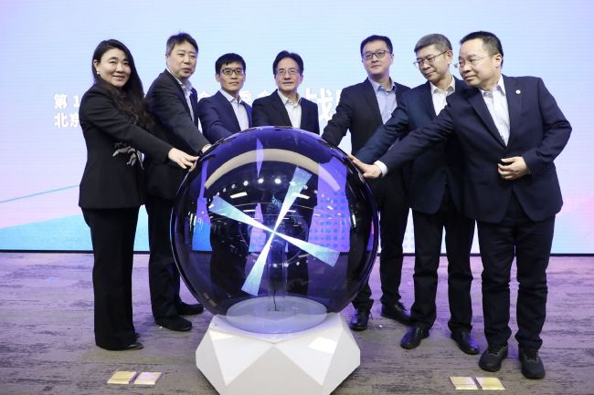卡恩和他的律师警告称，如果再有这类行为，他们便将采取法律行动。